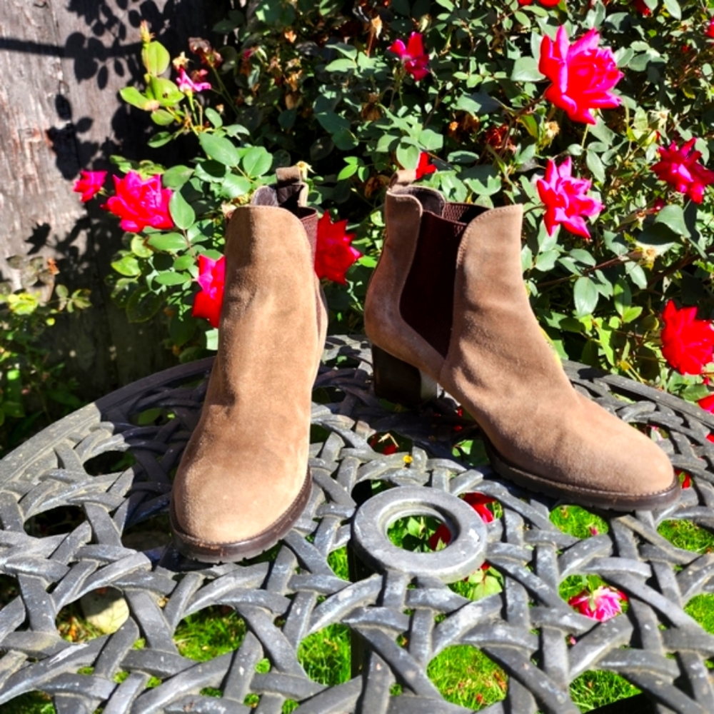 Aquatalia Suede Ankle Boots Booties Made In Italy 🇮🇹 Size 7.5